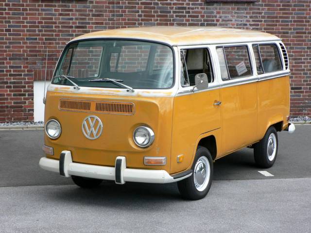 Volkswagen T2a minibus