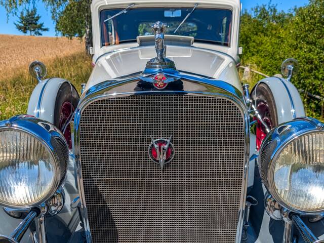 Cadillac 452 B Town Coupe
