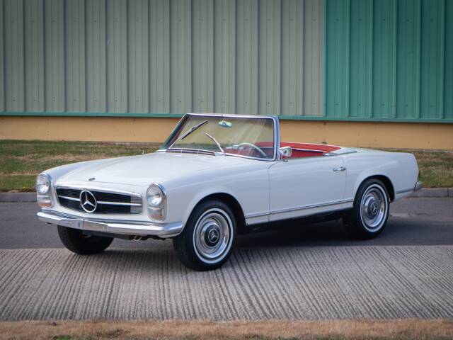 Mercedes-Benz 230 SL
