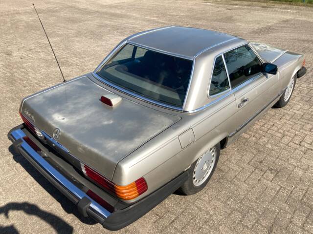 Mercedes-Benz 560 SL