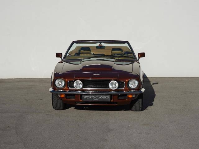Aston Martin V8 Volante