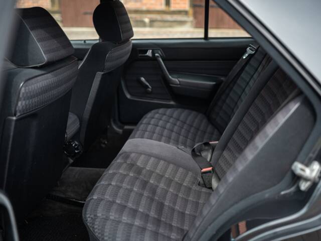 Mercedes-Benz 190 E