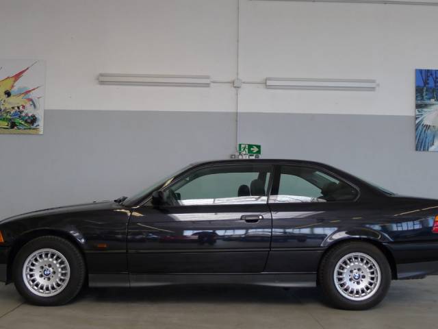 Image 1/33 of BMW 318is (1995)
