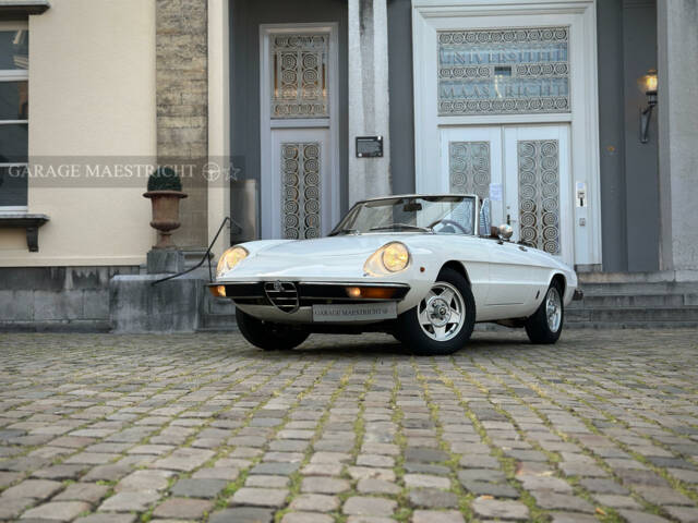 Image 1/98 de Alfa Romeo Spider Veloce 2000 (1981)