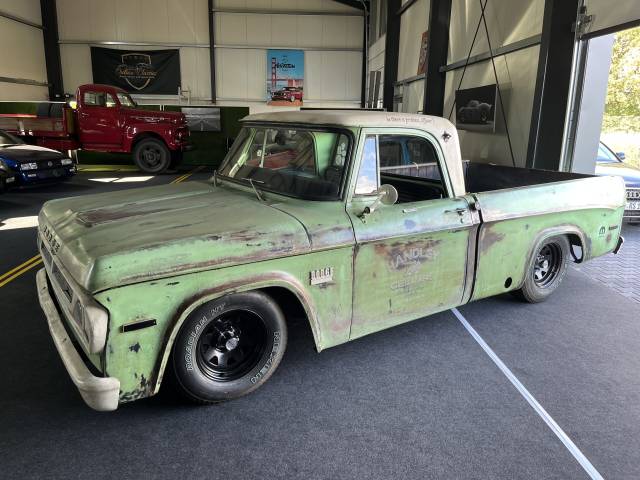 Dodge D 100