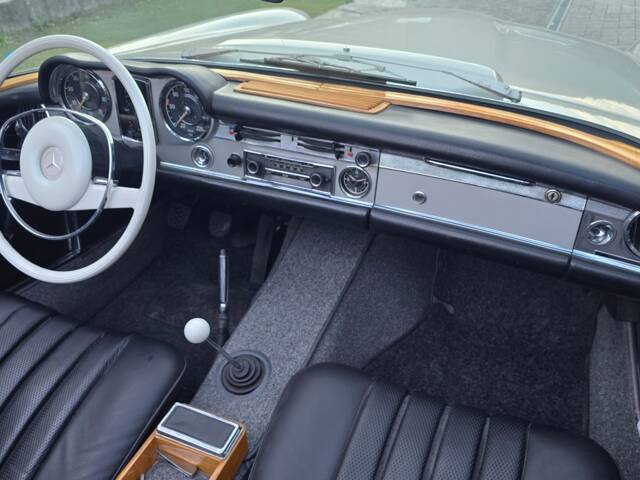 Mercedes-Benz 280 SL
