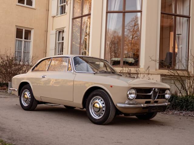 Alfa Romeo Giulia GT 1300 Junior