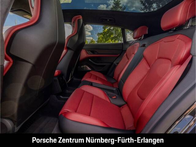 Porsche Taycan Turbo S Cross Turismo
