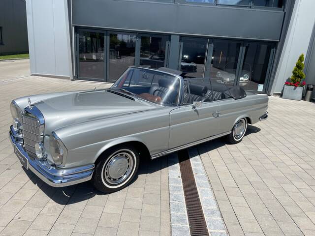 Mercedes-Benz 250 SE