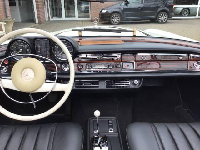 Mercedes-Benz 280 SE