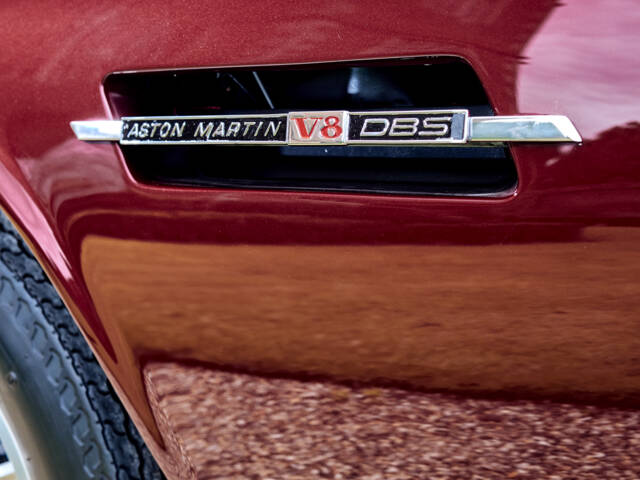 Aston Martin DBS V8