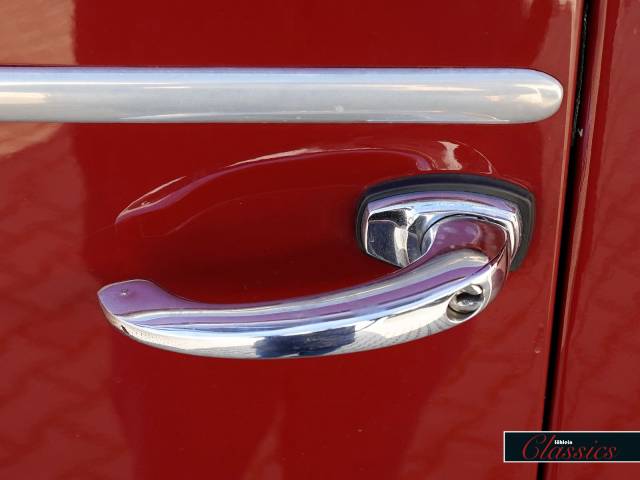 Mercedes-Benz L 319
