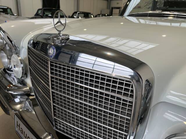 Mercedes-Benz 280 SE