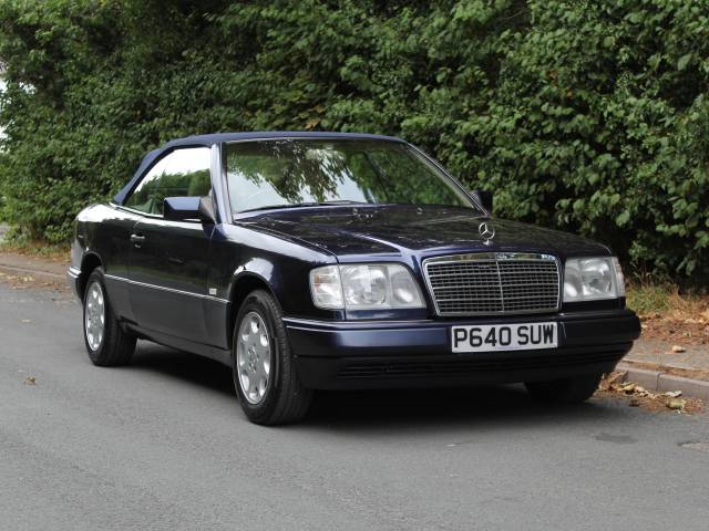 Image 1/17 de Mercedes-Benz E 220 (1997)