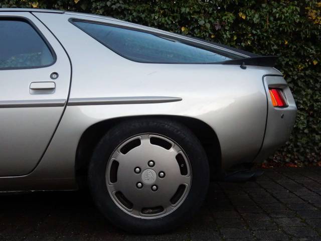 Porsche 928 S