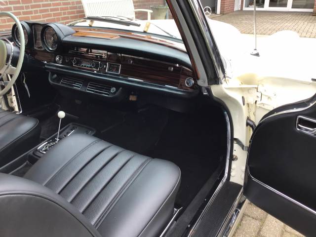 Mercedes-Benz 280 SE