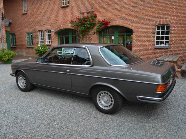Mercedes-Benz 230 CE