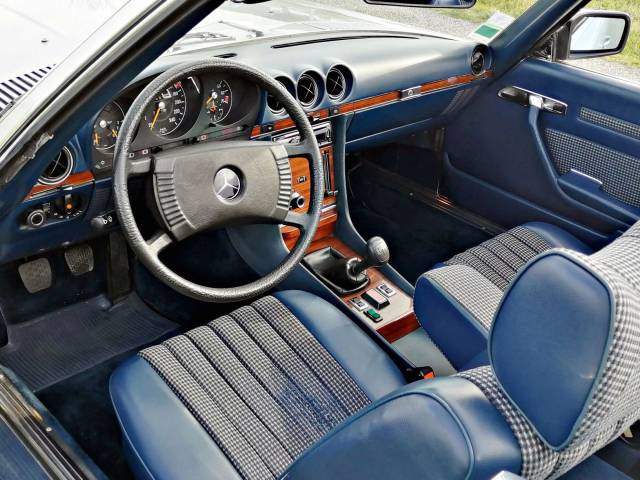 Mercedes-Benz 280 SL - Mercedes-Benz 280 SL intérieur