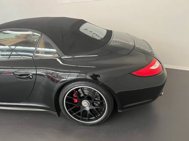 Porsche 911 Carrera 4 GTS