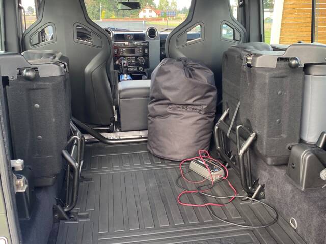 Land Rover Defender 90 Works V8 "70th Edition"