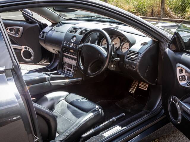 Aston Martin V12 Vanquish S