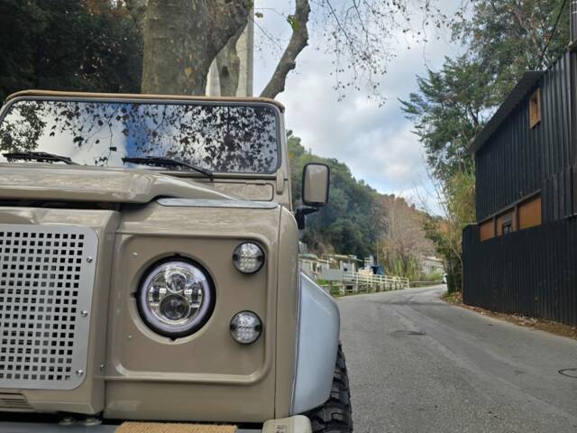 Land Rover Defender 90