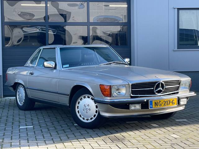 Image 1/21 de Mercedes-Benz 560 SL (1987)