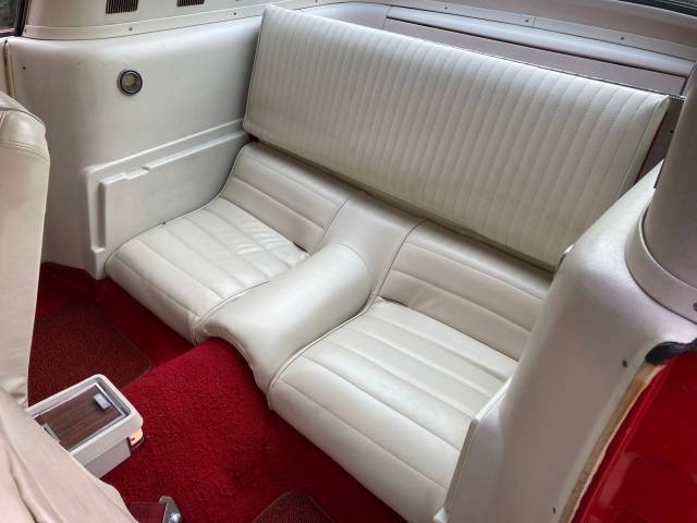 Ford Mustang 289 - Ford Mustang 65 Fastback. Banquette arrière Aqua White.