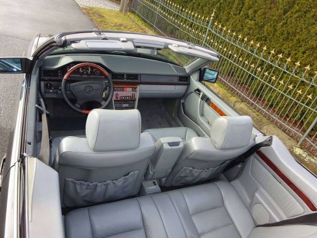 Mercedes-Benz 320 CE
