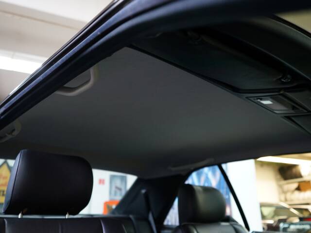 Mercedes-Benz E 320