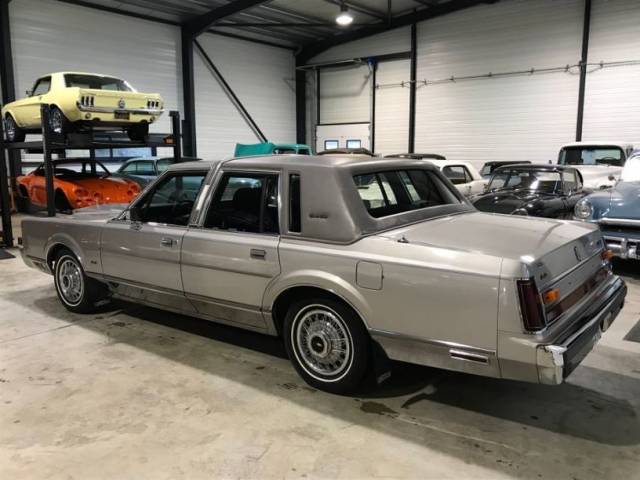 Lincoln Town Car