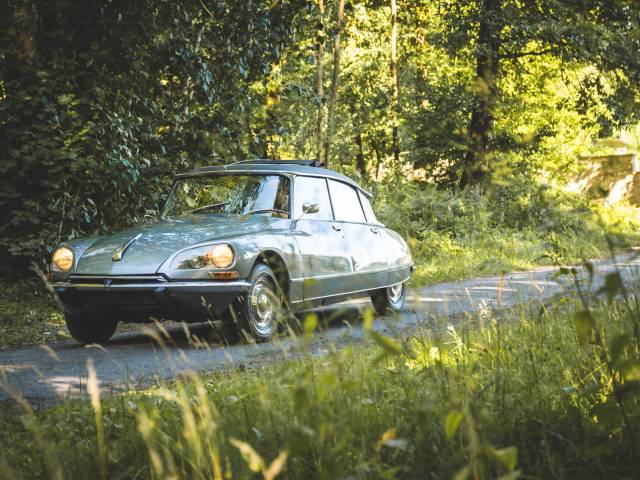 Image 1/37 of Citroën DS 20 Pallas (1969)