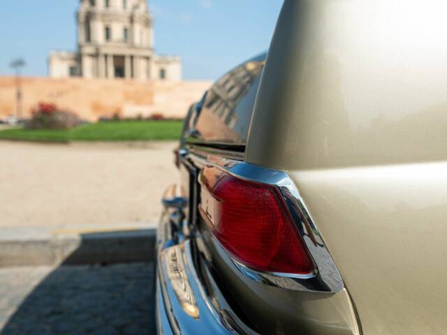 Mercedes-Benz 220 SE b