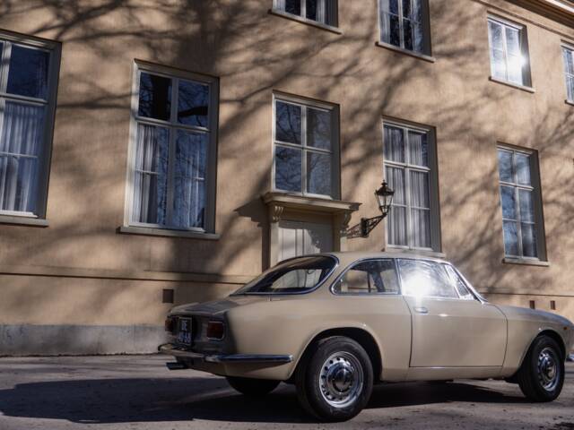 Alfa Romeo Giulia GT 1300 Junior