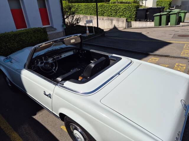 Mercedes-Benz 230 SL