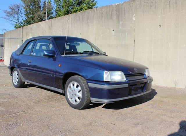 Image 1/9 de Opel Kadett 1,6i (1993)
