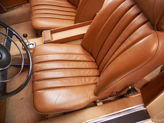 Mercedes-Benz 230 SL