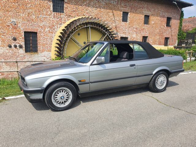 Imagen 1/26 de BMW 320i (1988)