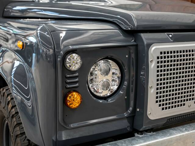 Land Rover Defender 90
