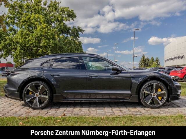 Porsche Taycan Turbo S Cross Turismo