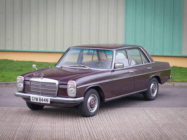 Image 1/30 de Mercedes-Benz 200 (1974)