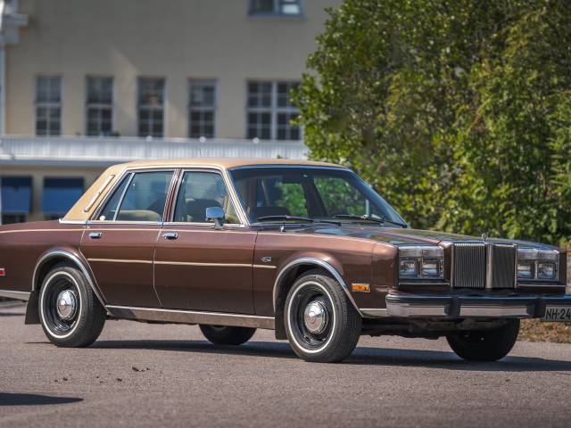 Chrysler Le Baron Medallion