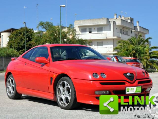 Image 1/10 de Alfa Romeo GTV 2.0 Twin Spark (1996)