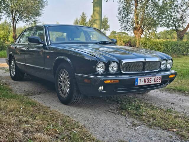 Immagine 1/5 di Jaguar XJ 8 Sovereign (2002)