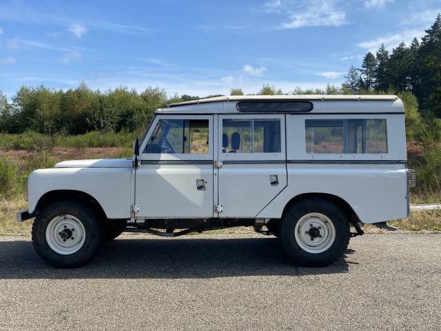 Land Rover 109