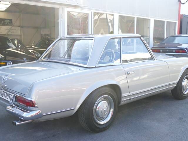 Mercedes-Benz 230 SL