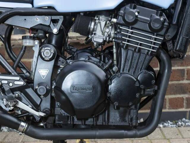Triumph Daytona 900