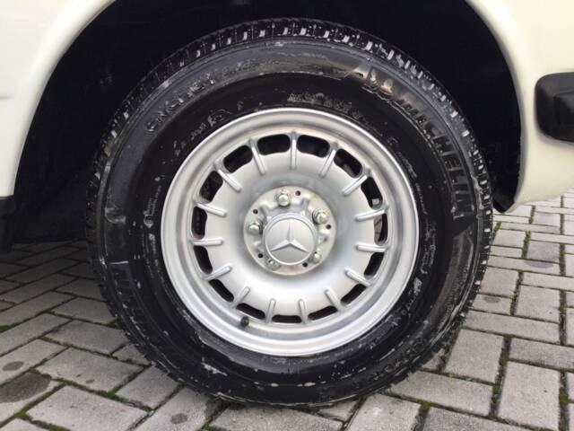 Mercedes-Benz 240 TD