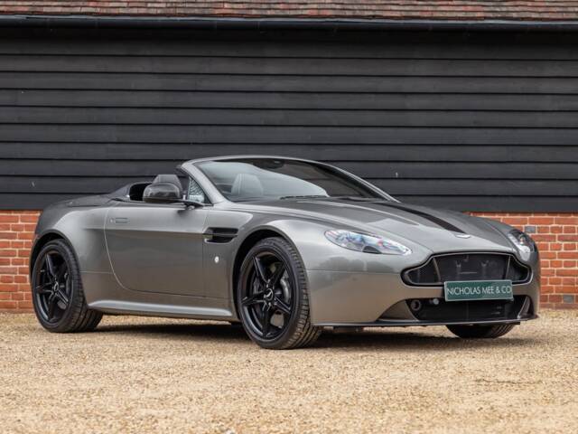 Immagine 1/50 di Aston Martin V8 Vantage AMR Roadster (2018)