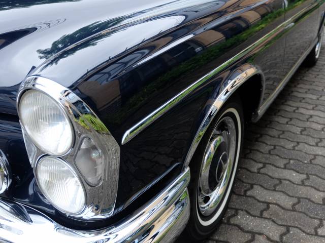 Mercedes-Benz 300 SE